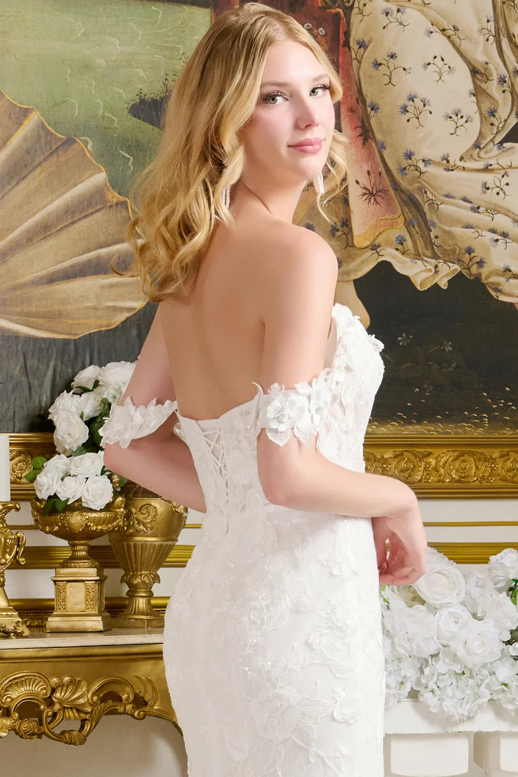 Fitted Wedding Gown V-Neckline And Off-The-Shoulder Straps A Lace-Up Bodice-4